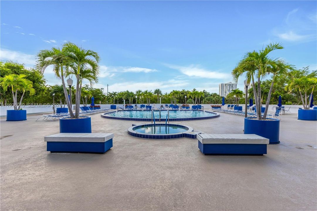 For Sale: $389,000 (2 beds, 2 baths, 1022 Square Feet)