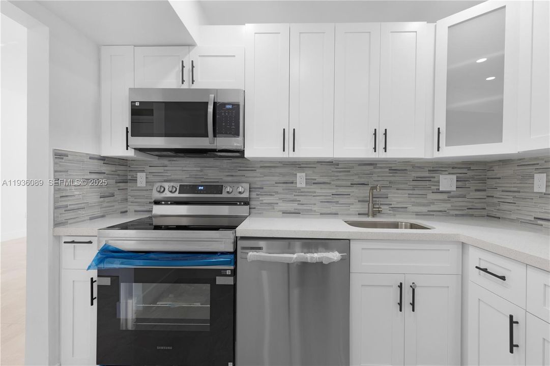 For Sale: $389,000 (2 beds, 2 baths, 1022 Square Feet)