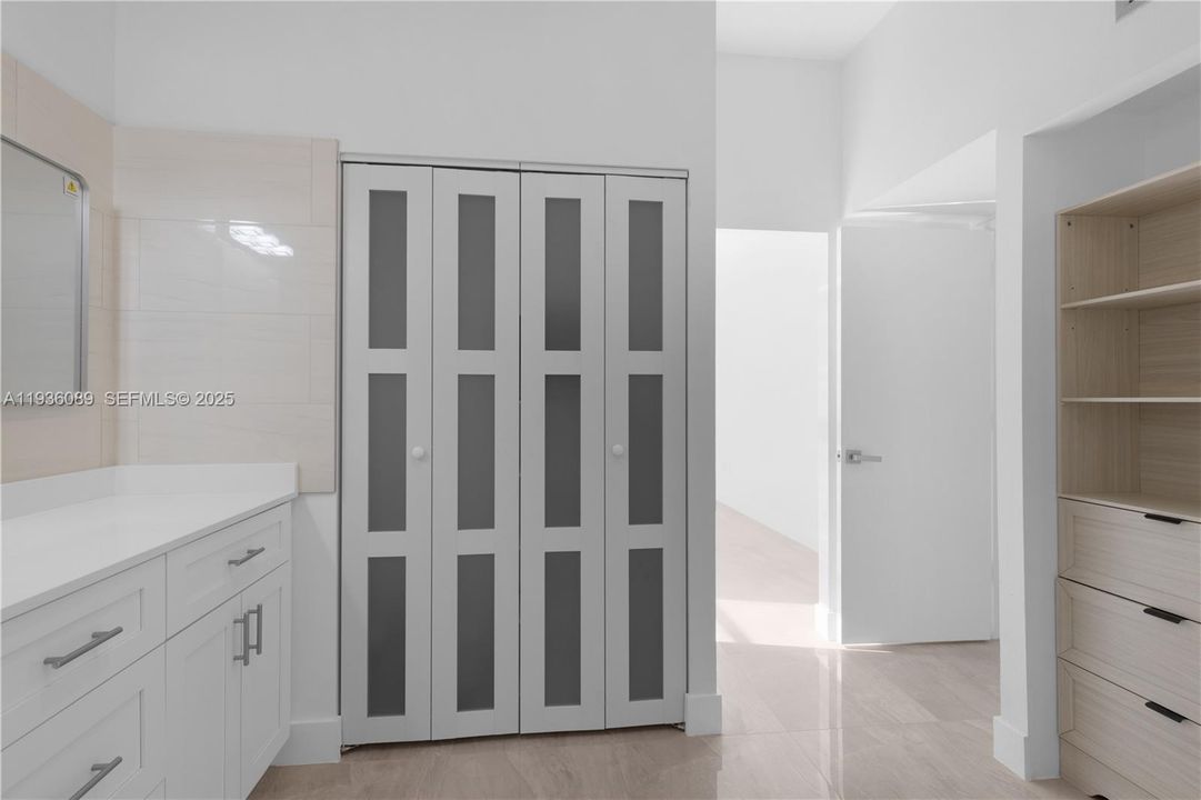 For Sale: $389,000 (2 beds, 2 baths, 1022 Square Feet)