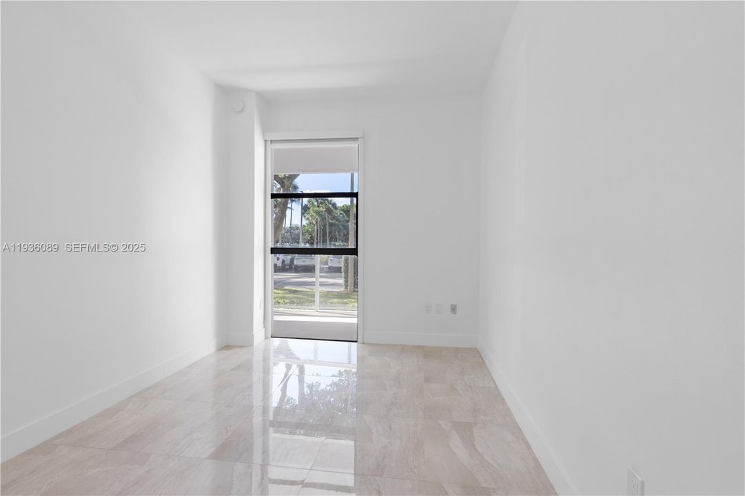 For Sale: $389,000 (2 beds, 2 baths, 1022 Square Feet)