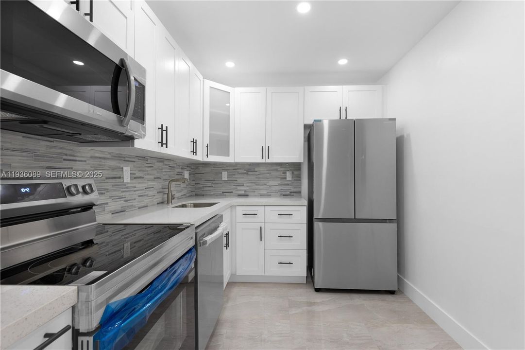 For Sale: $389,000 (2 beds, 2 baths, 1022 Square Feet)