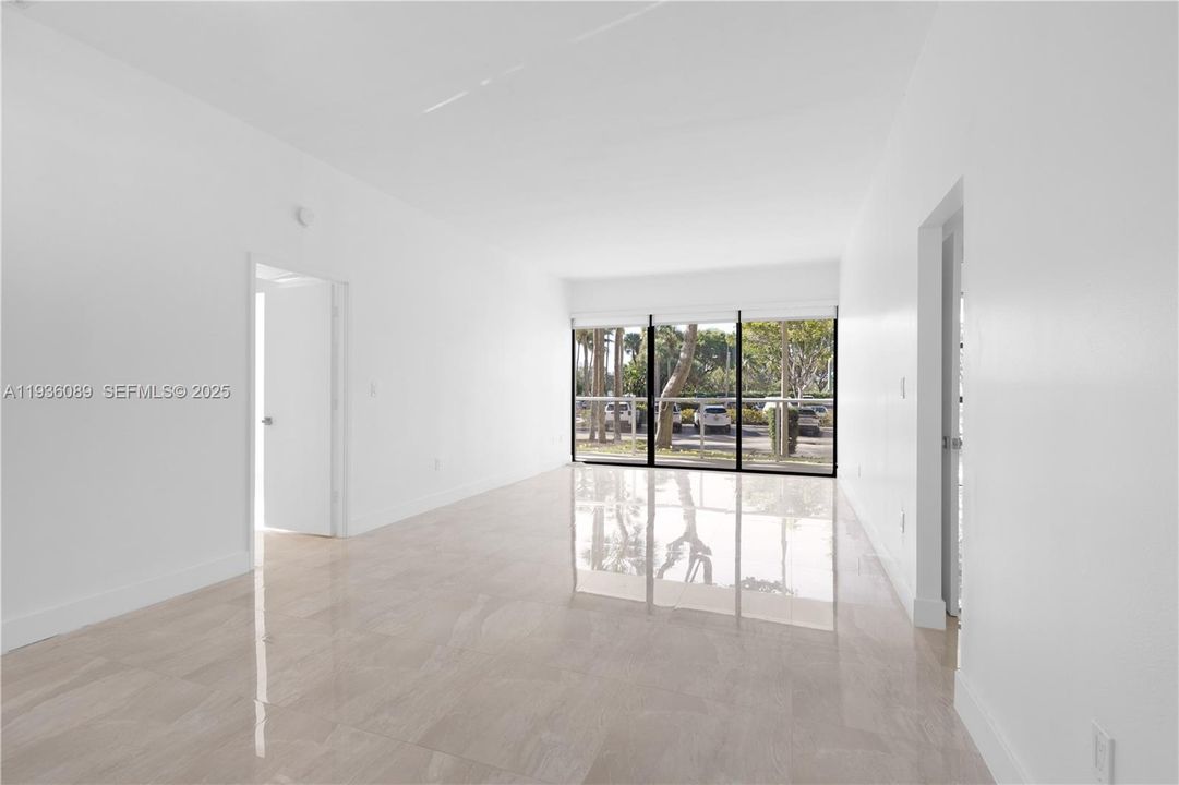 For Sale: $389,000 (2 beds, 2 baths, 1022 Square Feet)