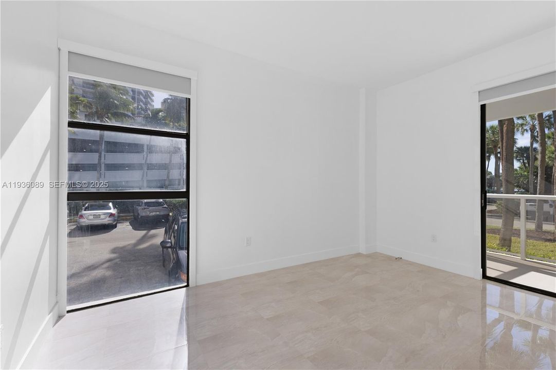 For Sale: $389,000 (2 beds, 2 baths, 1022 Square Feet)