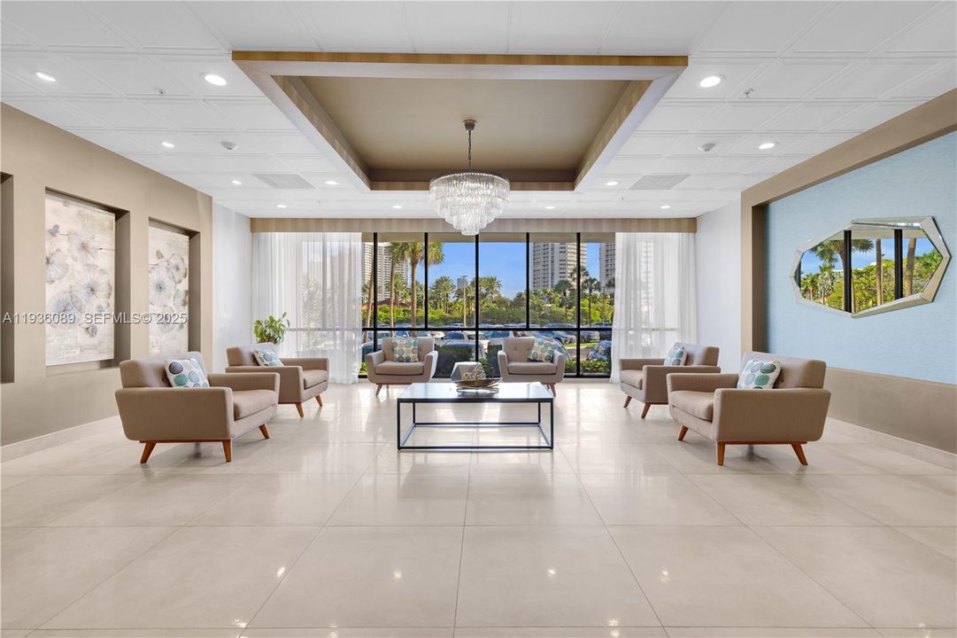 For Sale: $389,000 (2 beds, 2 baths, 1022 Square Feet)