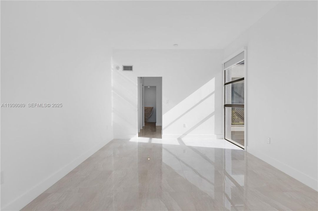 For Sale: $389,000 (2 beds, 2 baths, 1022 Square Feet)