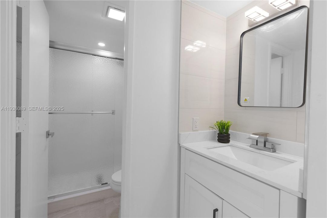 For Sale: $389,000 (2 beds, 2 baths, 1022 Square Feet)