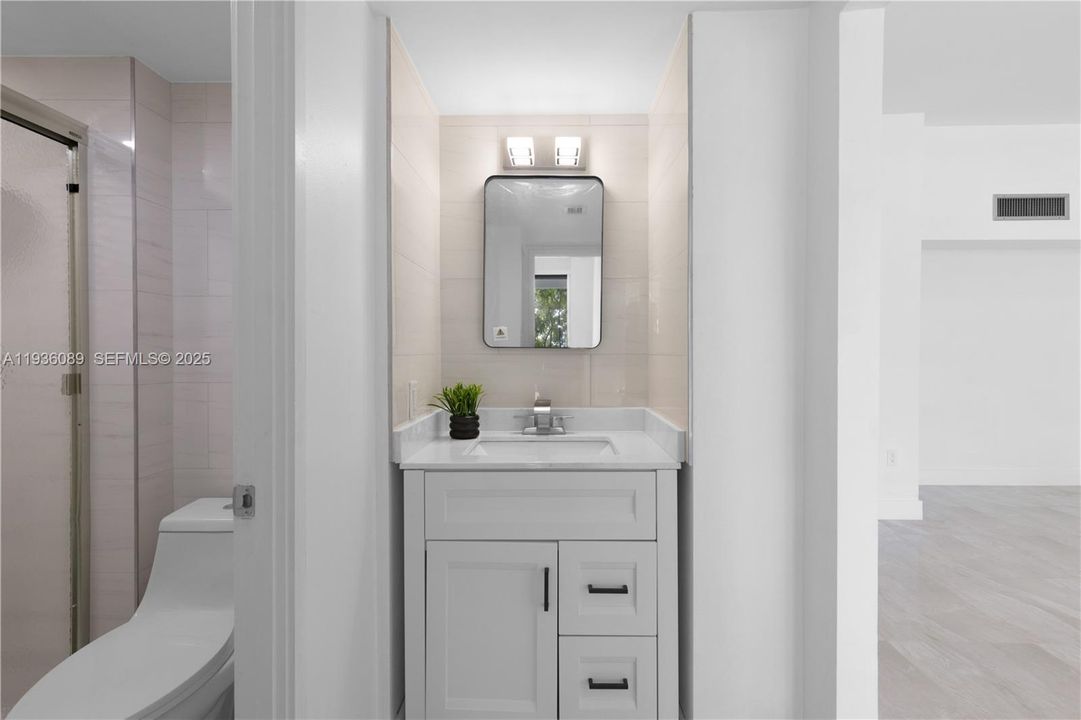 For Sale: $389,000 (2 beds, 2 baths, 1022 Square Feet)