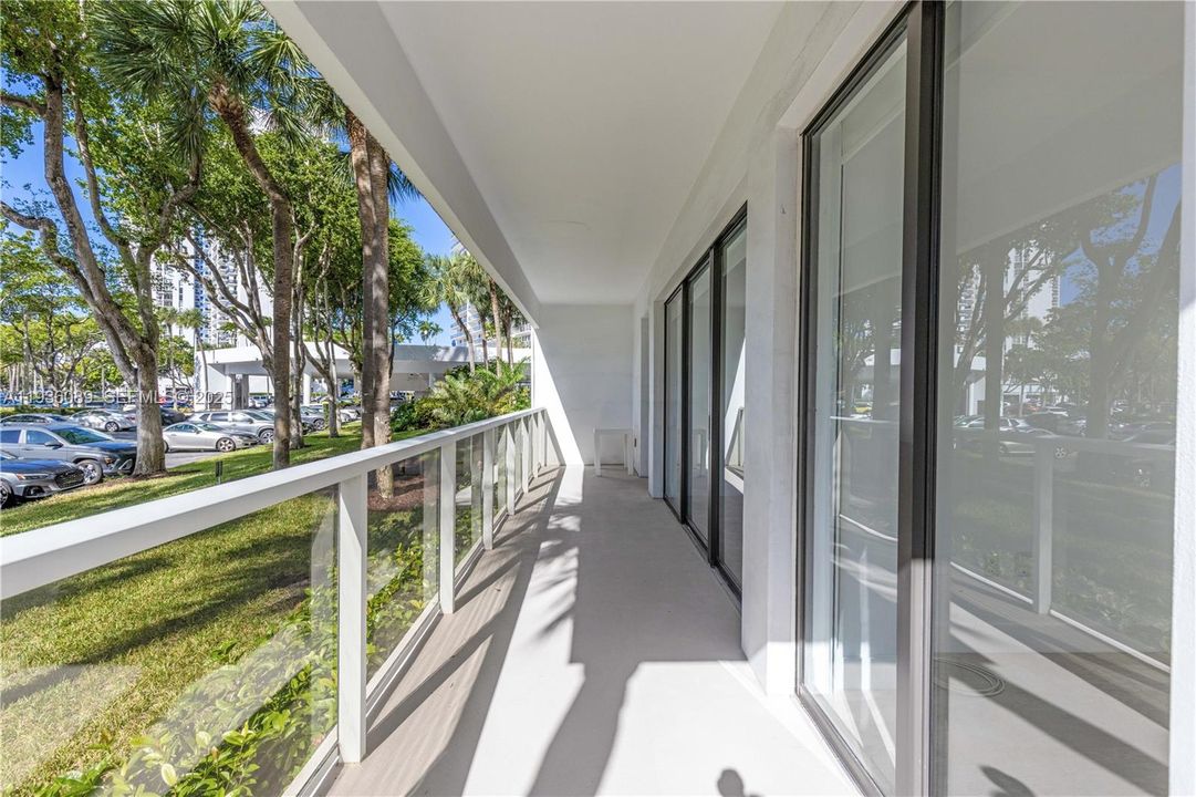 For Sale: $389,000 (2 beds, 2 baths, 1022 Square Feet)