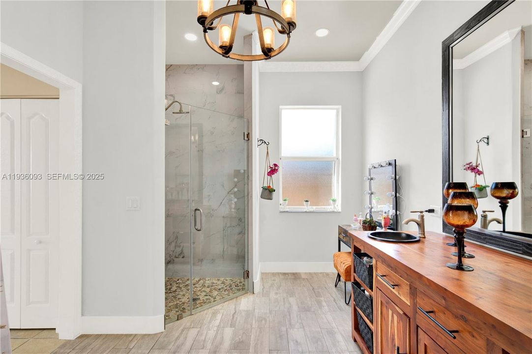 На продажу: $675,000 (3 спален, 2 ванн, 2032 Квадратных фут)