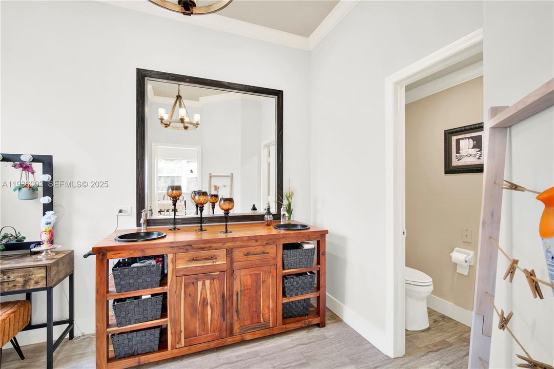 На продажу: $675,000 (3 спален, 2 ванн, 2032 Квадратных фут)