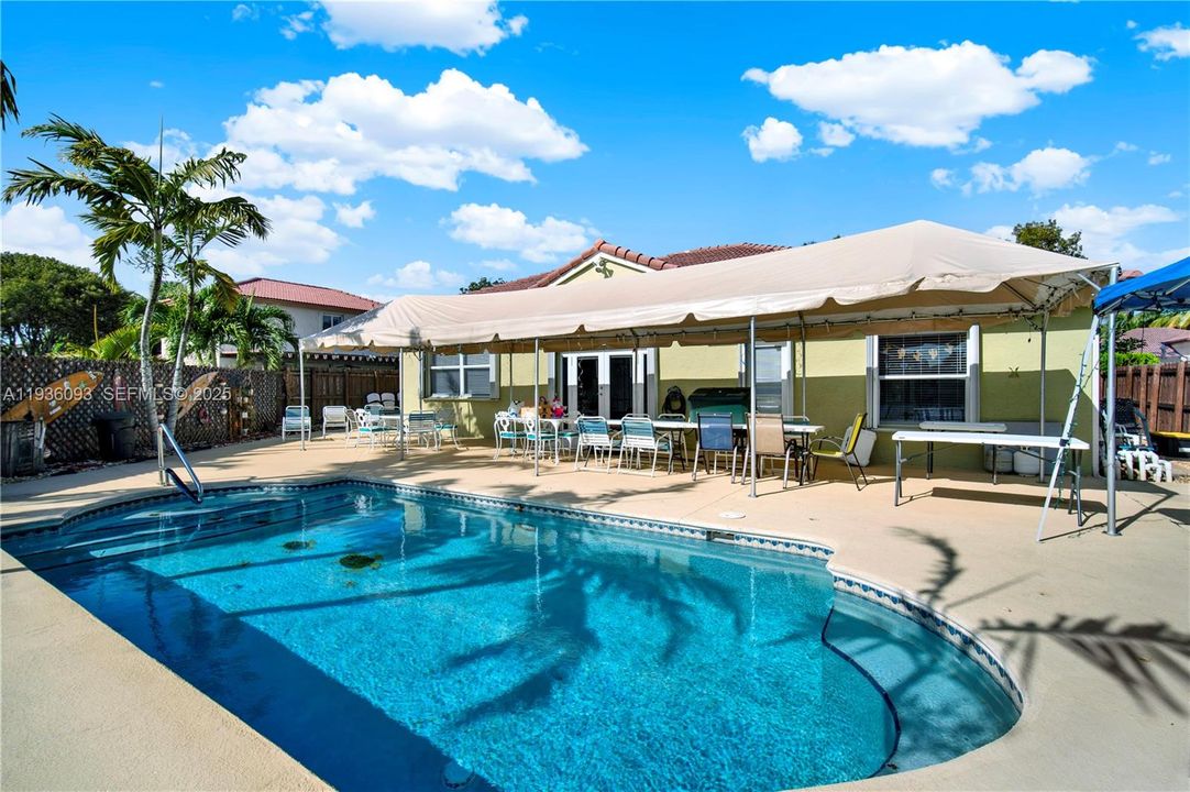 На продажу: $675,000 (3 спален, 2 ванн, 2032 Квадратных фут)