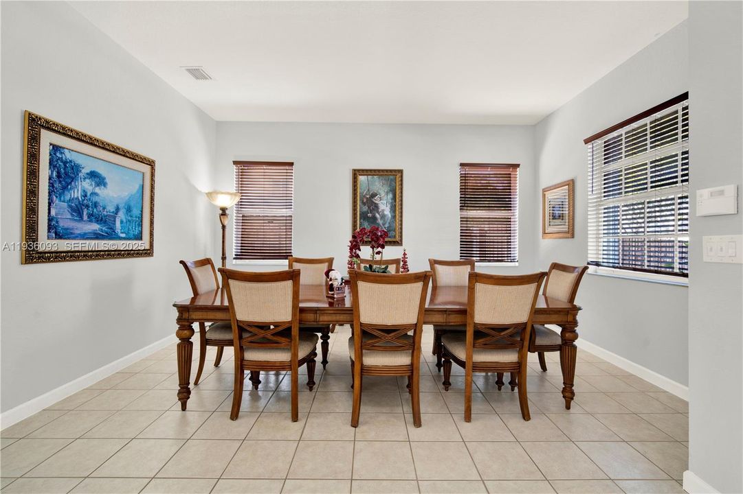 На продажу: $675,000 (3 спален, 2 ванн, 2032 Квадратных фут)