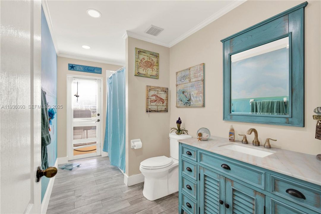 На продажу: $675,000 (3 спален, 2 ванн, 2032 Квадратных фут)