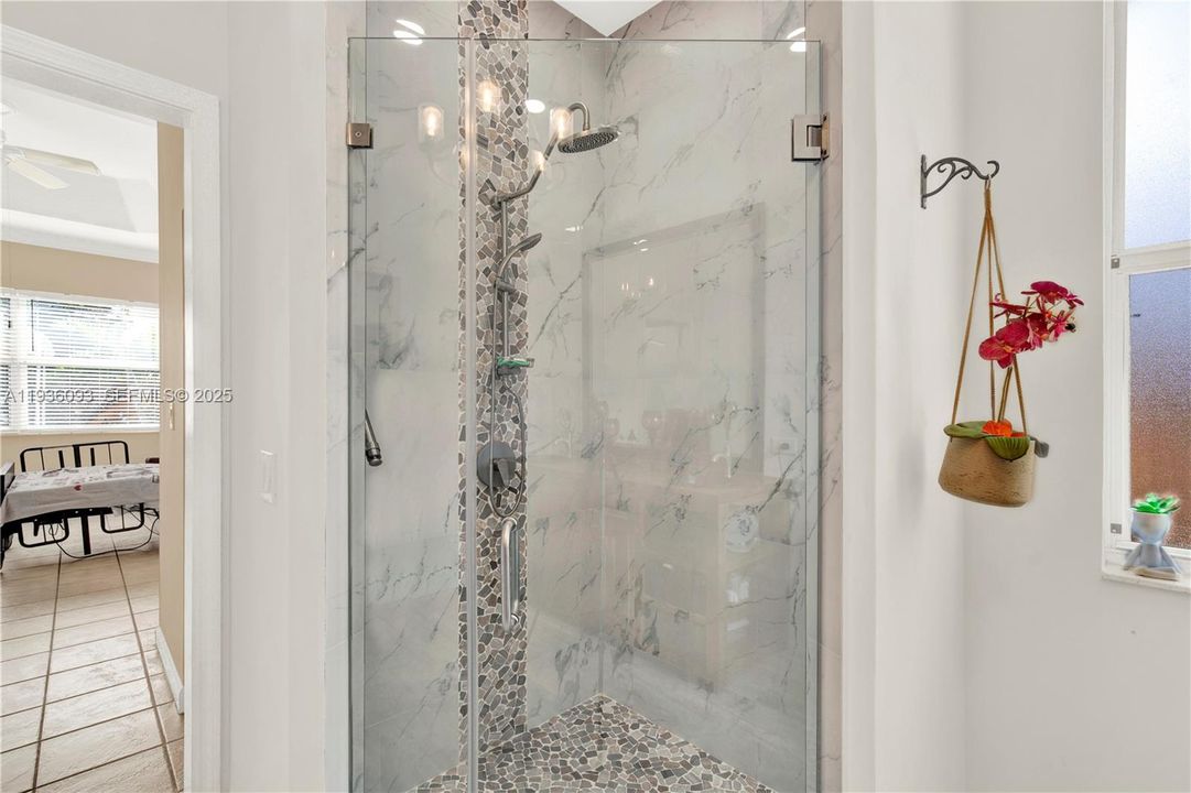 На продажу: $675,000 (3 спален, 2 ванн, 2032 Квадратных фут)