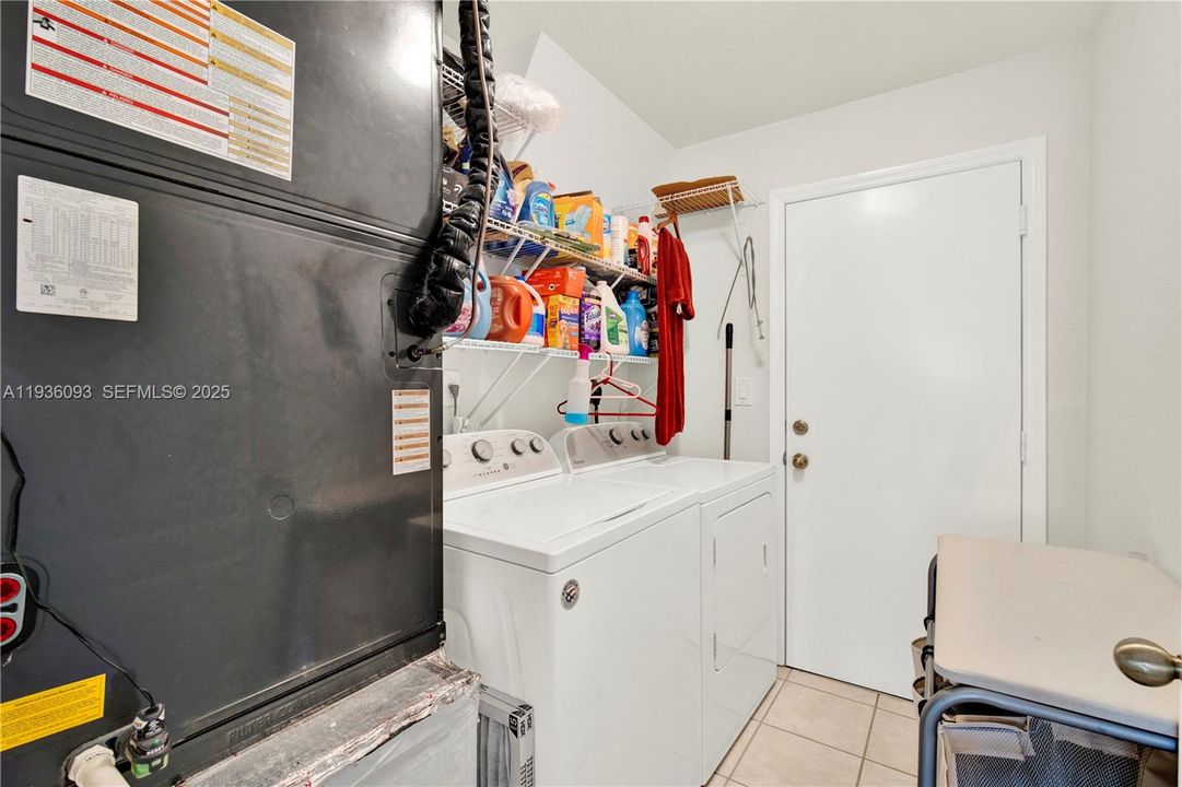 На продажу: $675,000 (3 спален, 2 ванн, 2032 Квадратных фут)