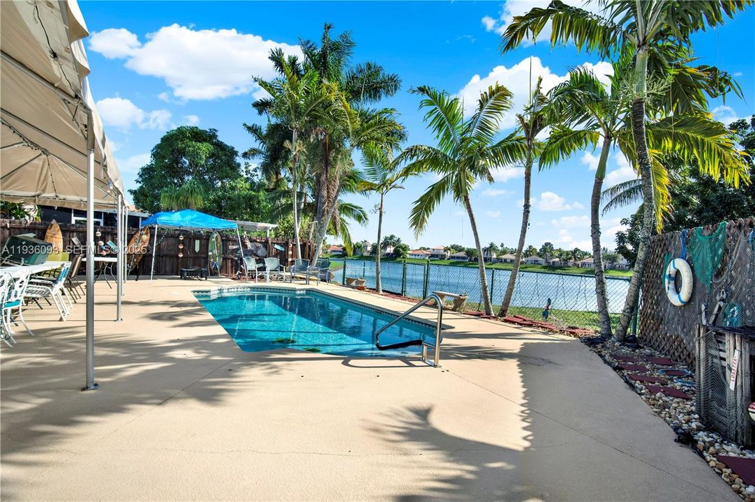 На продажу: $675,000 (3 спален, 2 ванн, 2032 Квадратных фут)