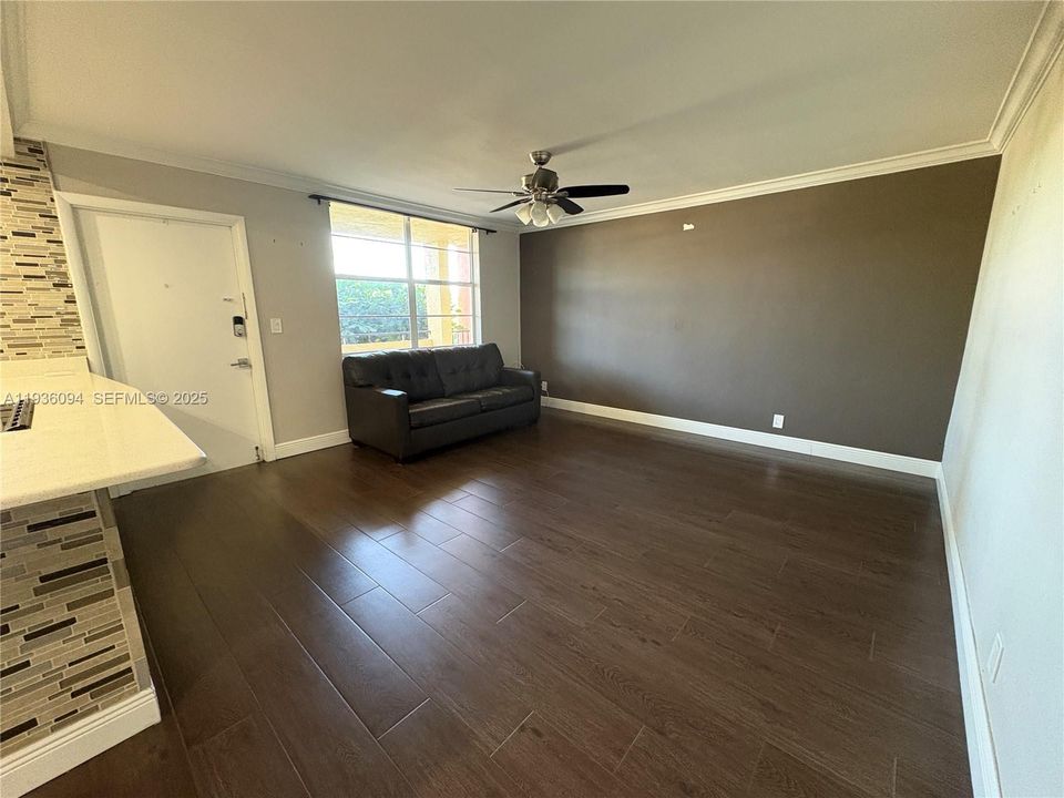 En Venta: $229,500 (2 camas, 2 baños, 904 Pies cuadrados)