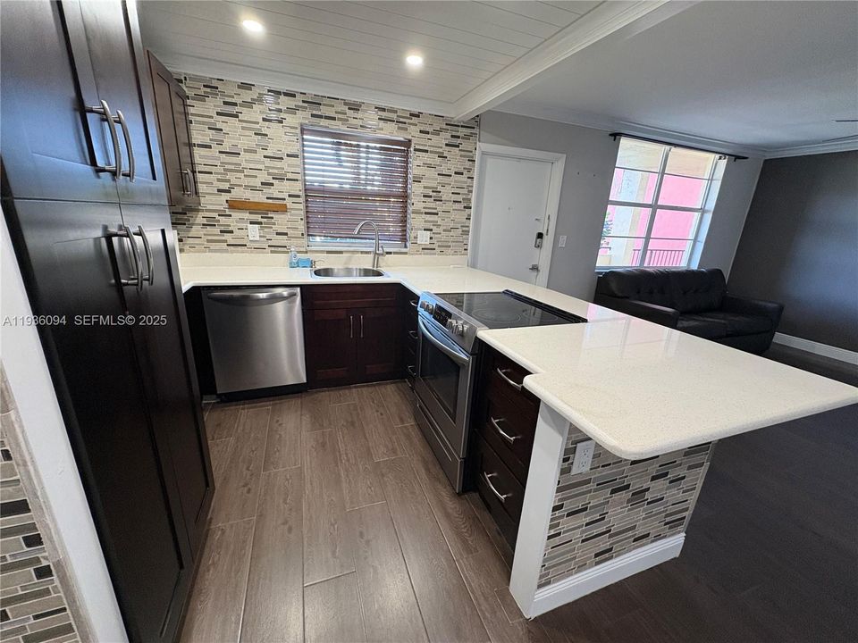 En Venta: $229,500 (2 camas, 2 baños, 904 Pies cuadrados)