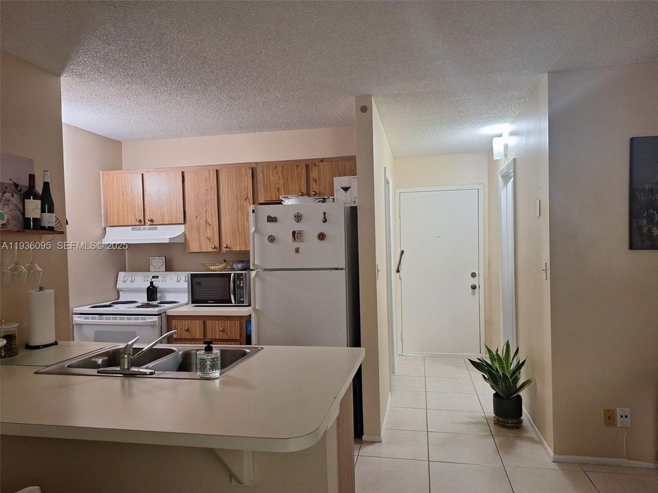 For Rent: $1,350 (0 beds, 1 baths, 468 Square Feet)
