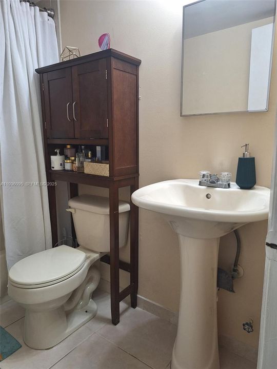 For Rent: $1,350 (0 beds, 1 baths, 468 Square Feet)