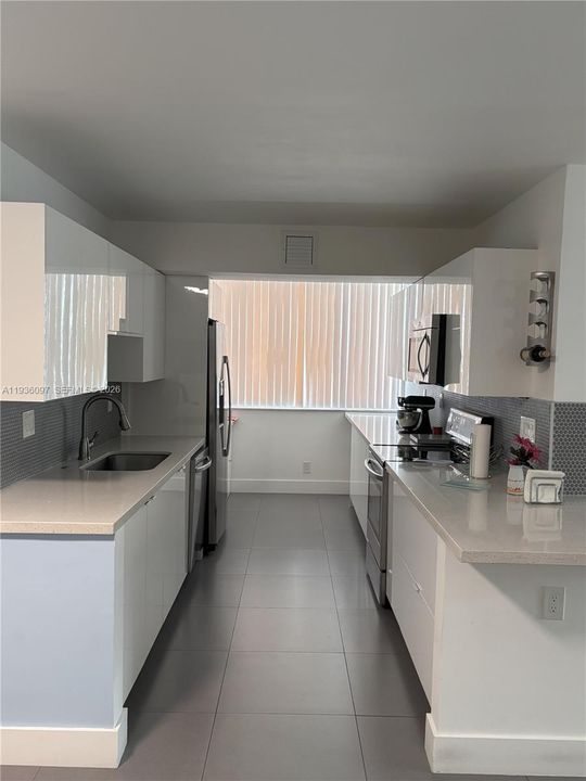 For Rent: $2,450 (3 beds, 2 baths, 1150 Square Feet)