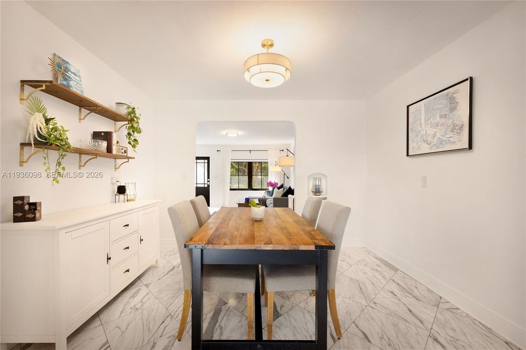 En Venta: $799,000 (2 camas, 1 baños, 1158 Pies cuadrados)