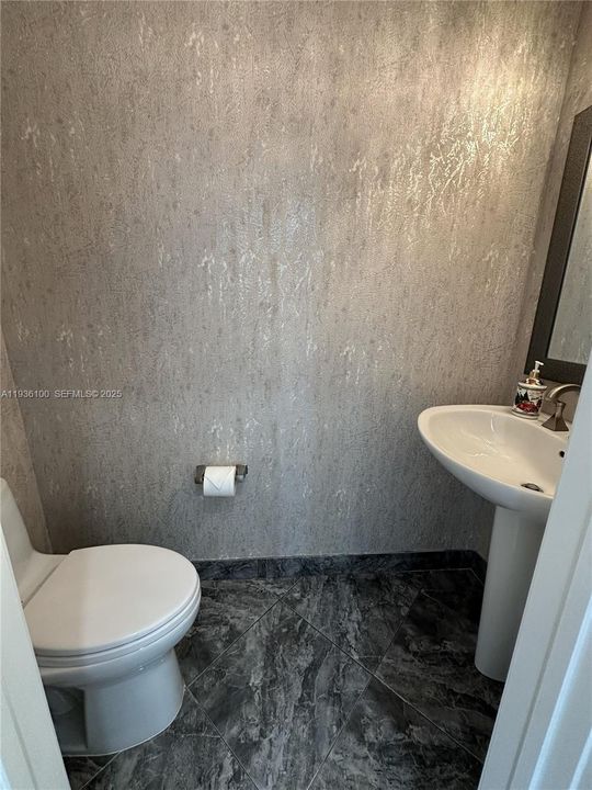 1/2 BATHROOM