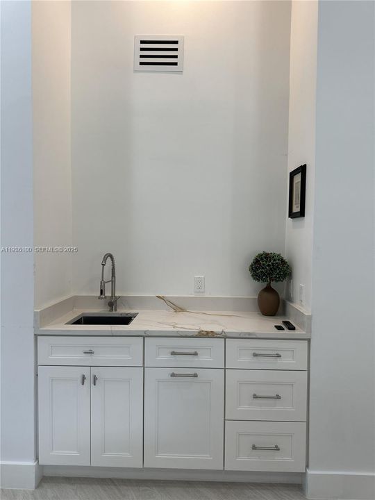 WET BAR AT LIVING ROOM