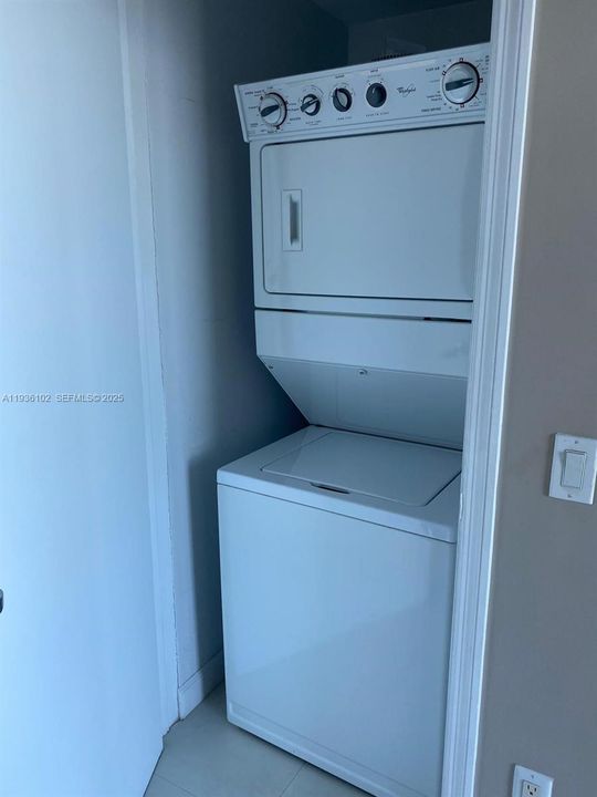 For Rent: $2,850 (1 beds, 1 baths, 638 Square Feet)