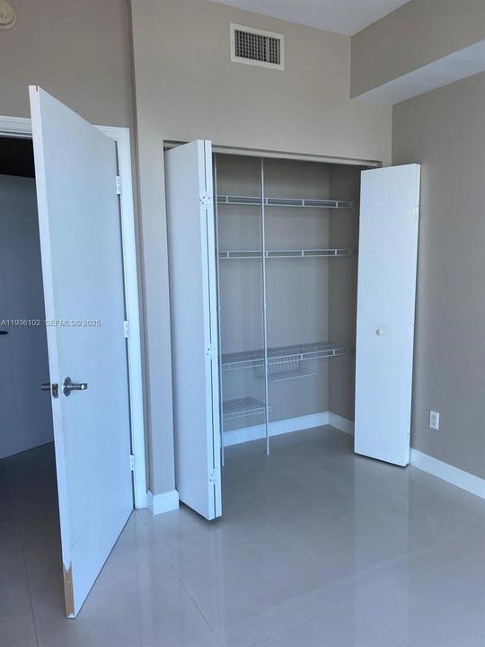 For Rent: $2,850 (1 beds, 1 baths, 638 Square Feet)