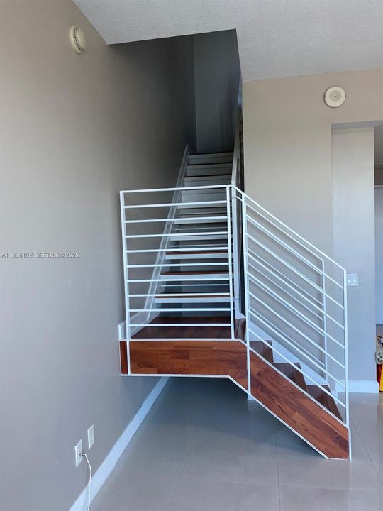 For Rent: $2,850 (1 beds, 1 baths, 638 Square Feet)