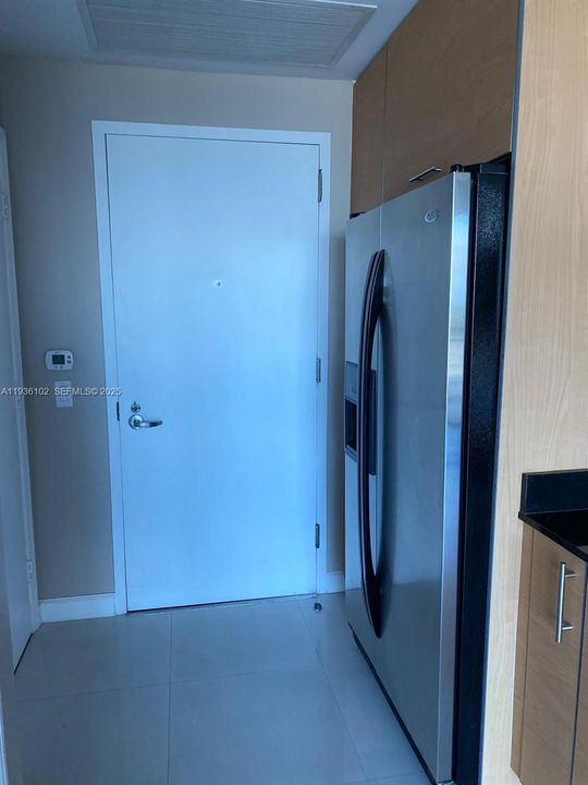 For Rent: $2,850 (1 beds, 1 baths, 638 Square Feet)