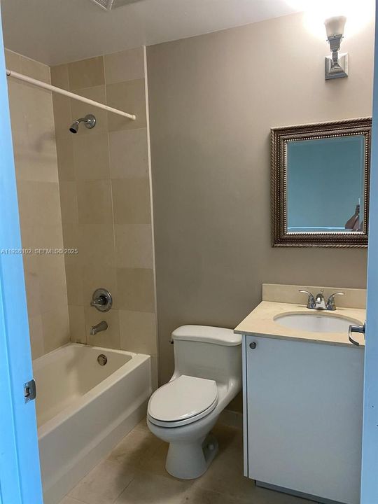 For Rent: $2,850 (1 beds, 1 baths, 638 Square Feet)