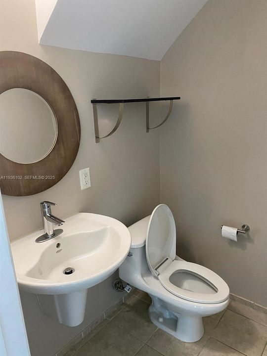 For Rent: $2,850 (1 beds, 1 baths, 638 Square Feet)