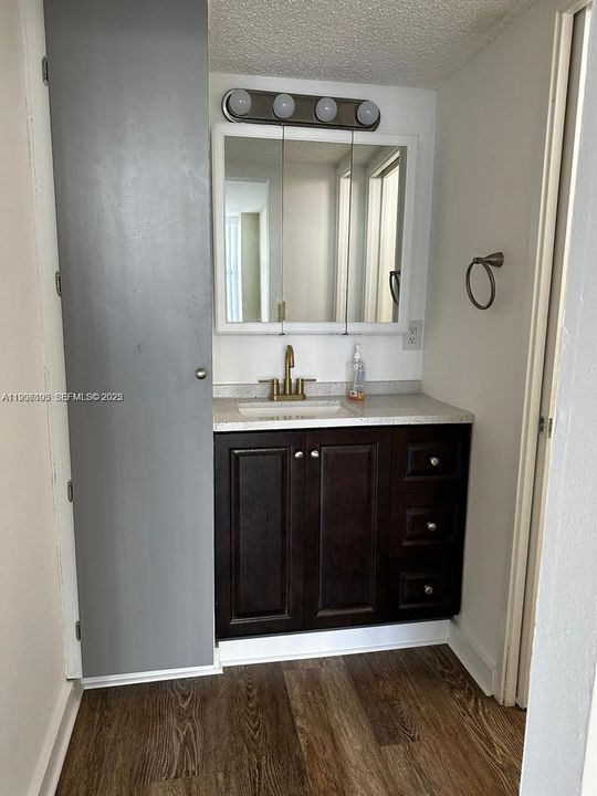 For Rent: $1,995 (1 beds, 1 baths, 767 Square Feet)