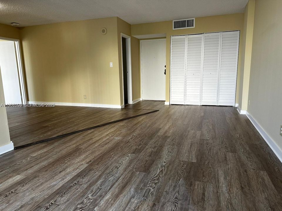 For Rent: $1,995 (1 beds, 1 baths, 767 Square Feet)