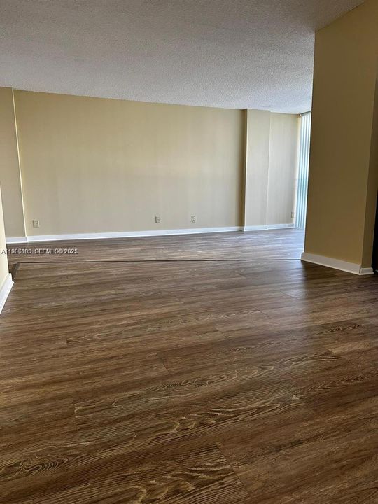 For Rent: $1,995 (1 beds, 1 baths, 767 Square Feet)