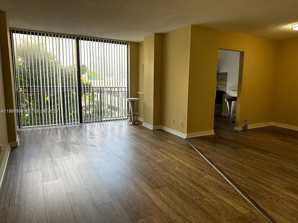 For Rent: $1,995 (1 beds, 1 baths, 767 Square Feet)