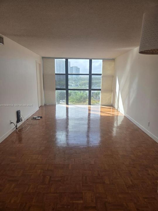 En Renta: $2,050 (2 camas, 1 baños, 1075 Pies cuadrados)