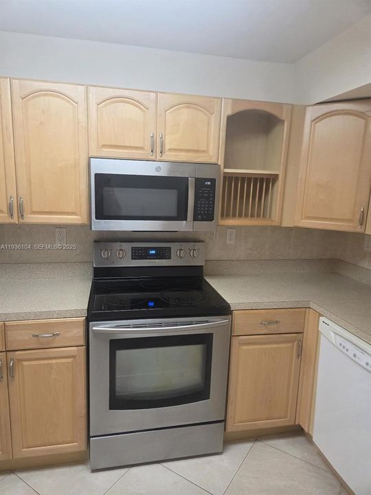 En Renta: $2,050 (2 camas, 1 baños, 1075 Pies cuadrados)