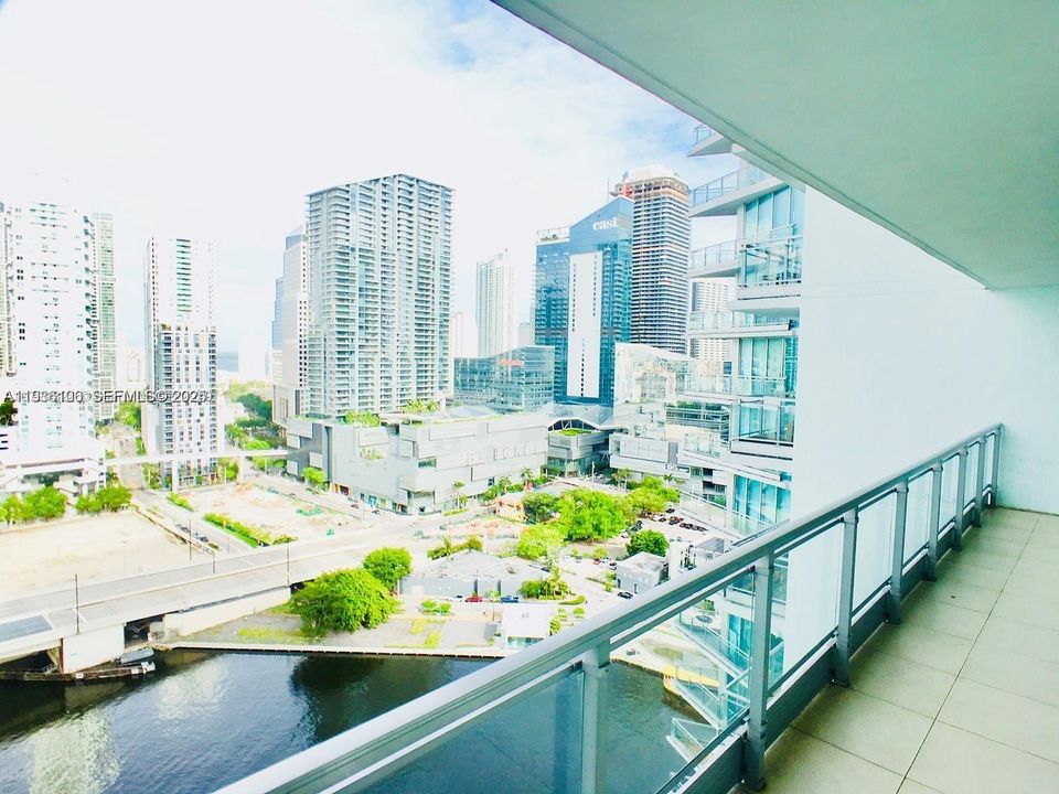 For Rent: $3,850 (2 beds, 2 baths, 1099 Square Feet)