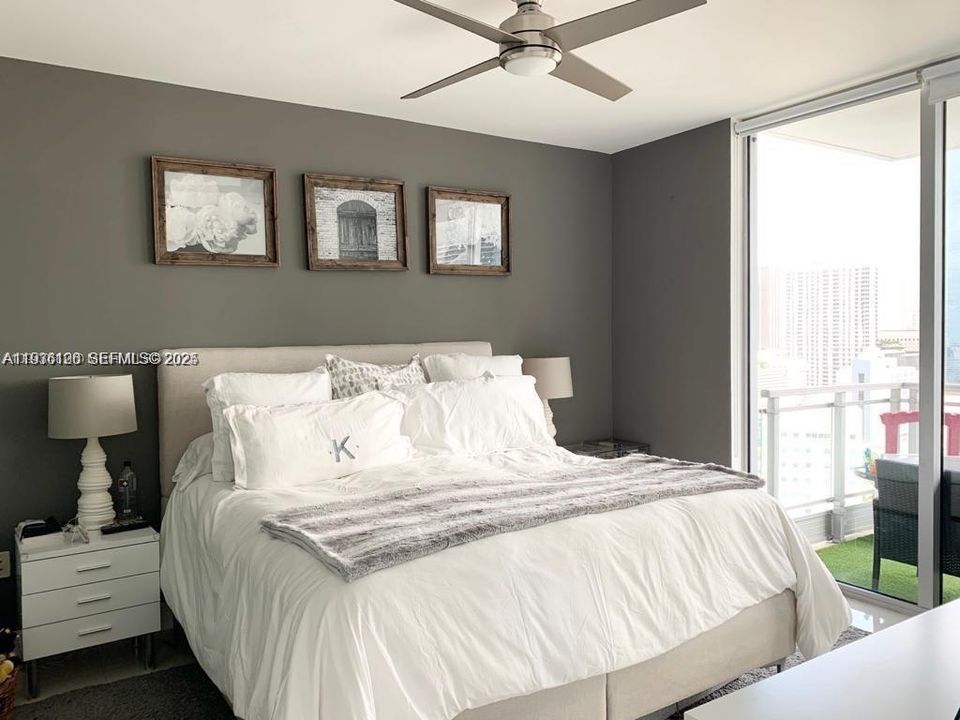 For Rent: $3,850 (2 beds, 2 baths, 1099 Square Feet)