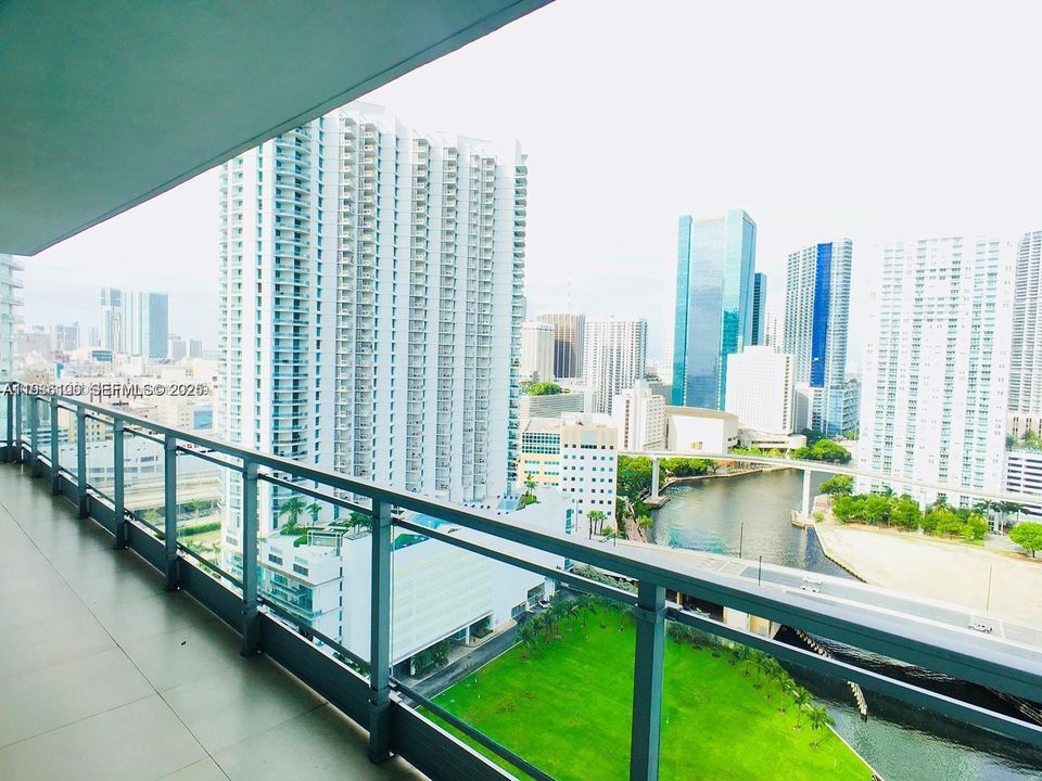 For Rent: $3,850 (2 beds, 2 baths, 1099 Square Feet)