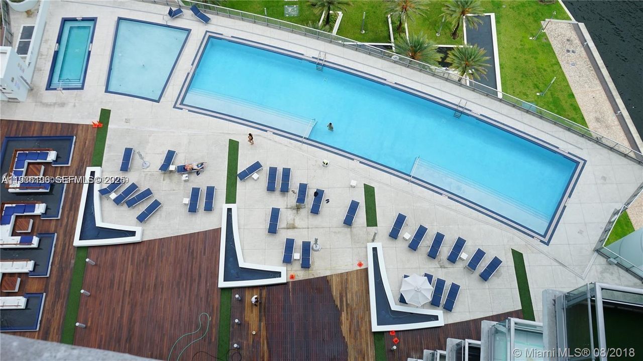 For Rent: $3,850 (2 beds, 2 baths, 1099 Square Feet)