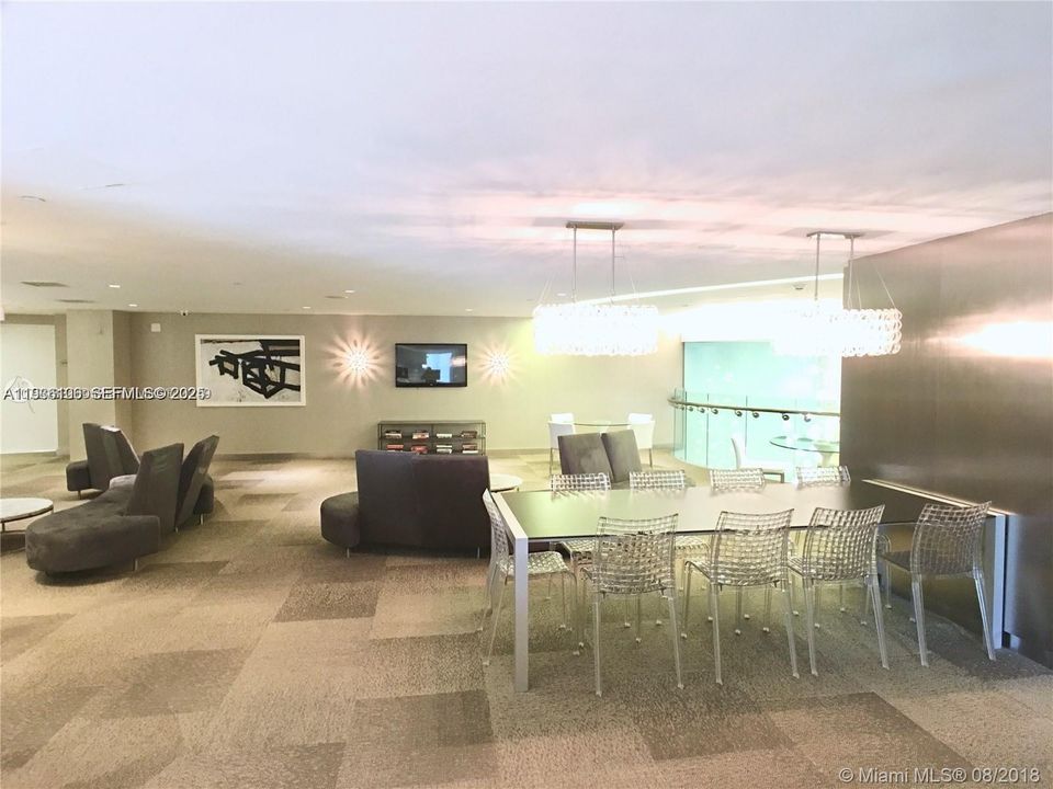 For Rent: $3,850 (2 beds, 2 baths, 1099 Square Feet)