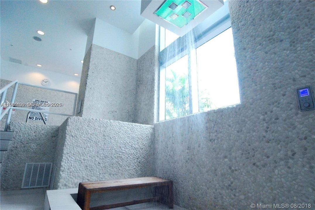 For Rent: $3,850 (2 beds, 2 baths, 1099 Square Feet)