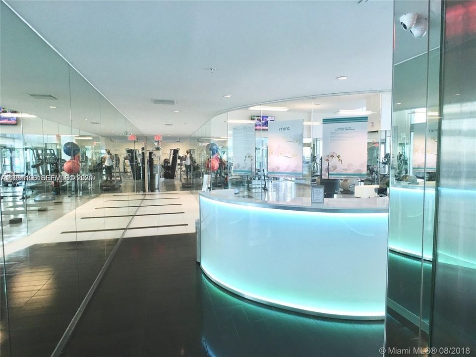 For Rent: $3,850 (2 beds, 2 baths, 1099 Square Feet)