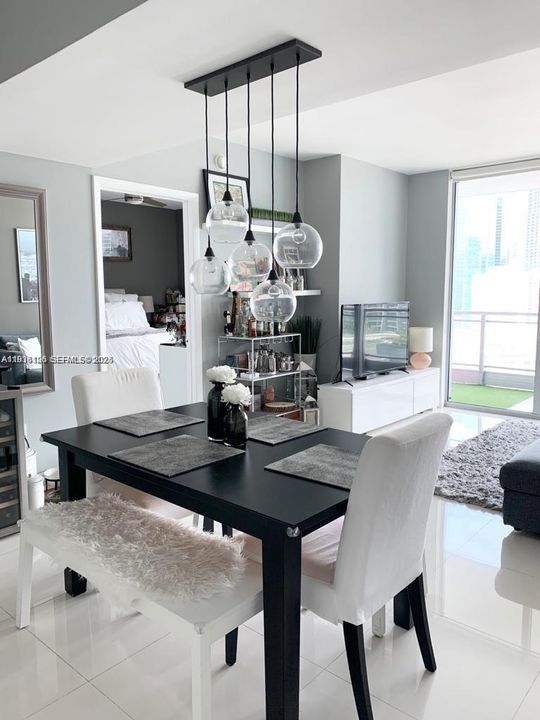 For Rent: $3,850 (2 beds, 2 baths, 1099 Square Feet)