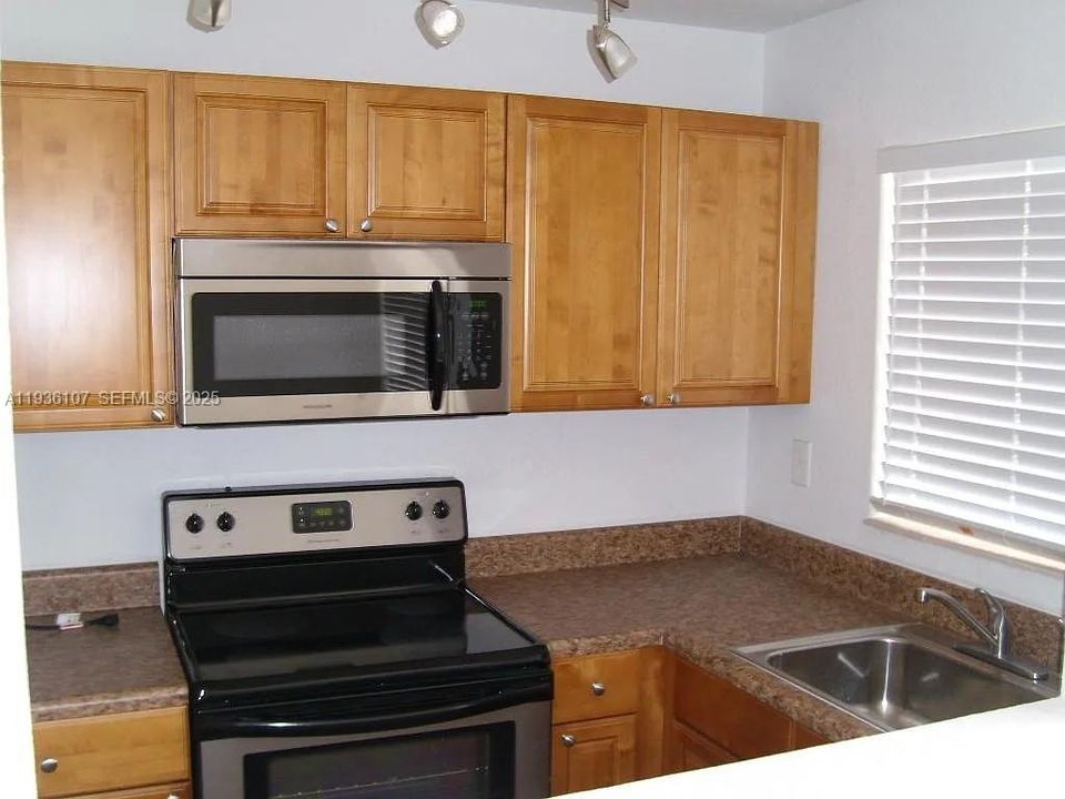 For Rent: $1,450 (1 beds, 1 baths, 474 Square Feet)