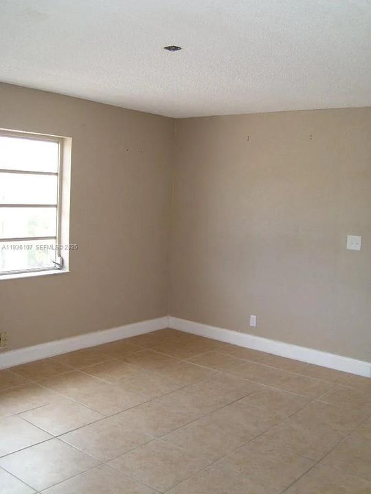 For Rent: $1,450 (1 beds, 1 baths, 474 Square Feet)